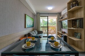 Deluxe Apartment | Living area - Agradável apart no Cupe Beach Living (Toritama)