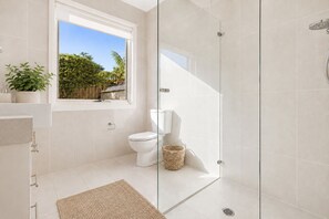 Bathtub, hair dryer, towels