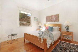 4 bedrooms, desk, iron/ironing board, free WiFi