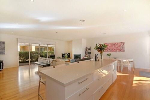 Sorrento Del Mar by Ready Set Stay - Heart of Sorrento & Large yard