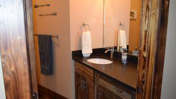 淋浴設備、風筒、提供毛巾、番梘