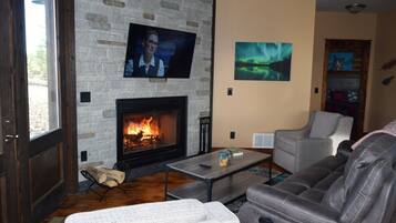 Smart TV, fireplace