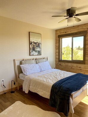 4 bedrooms, desk, free WiFi, bed sheets