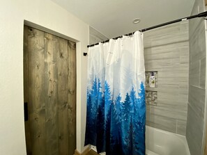 Combined shower/bathtub, hair dryer, towels, soap