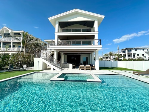 Beachfront! 2 Masters!