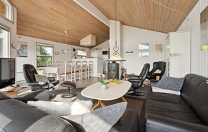 TV, fireplace - Awesome home in Juelsminde with kitchen (Juelsminde)