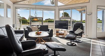 Awesome home in Juelsminde with kitchen