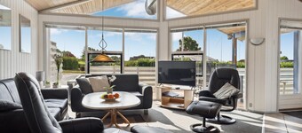 Awesome home in Juelsminde with kitchen