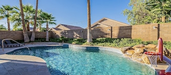 ~Heated Pool/Spa, King bed, Ping Pong, Excellent Location! Hiking, Biking, Parks