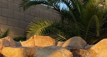 ~Heated Pool/Spa, King bed, Amazing Backyard & Location! Hiking, Biking, Parks