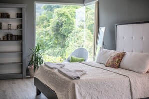 4 makuuhuonetta, silitysrauta/-lauta, ilmainen Wi-Fi, vuodevaatteet