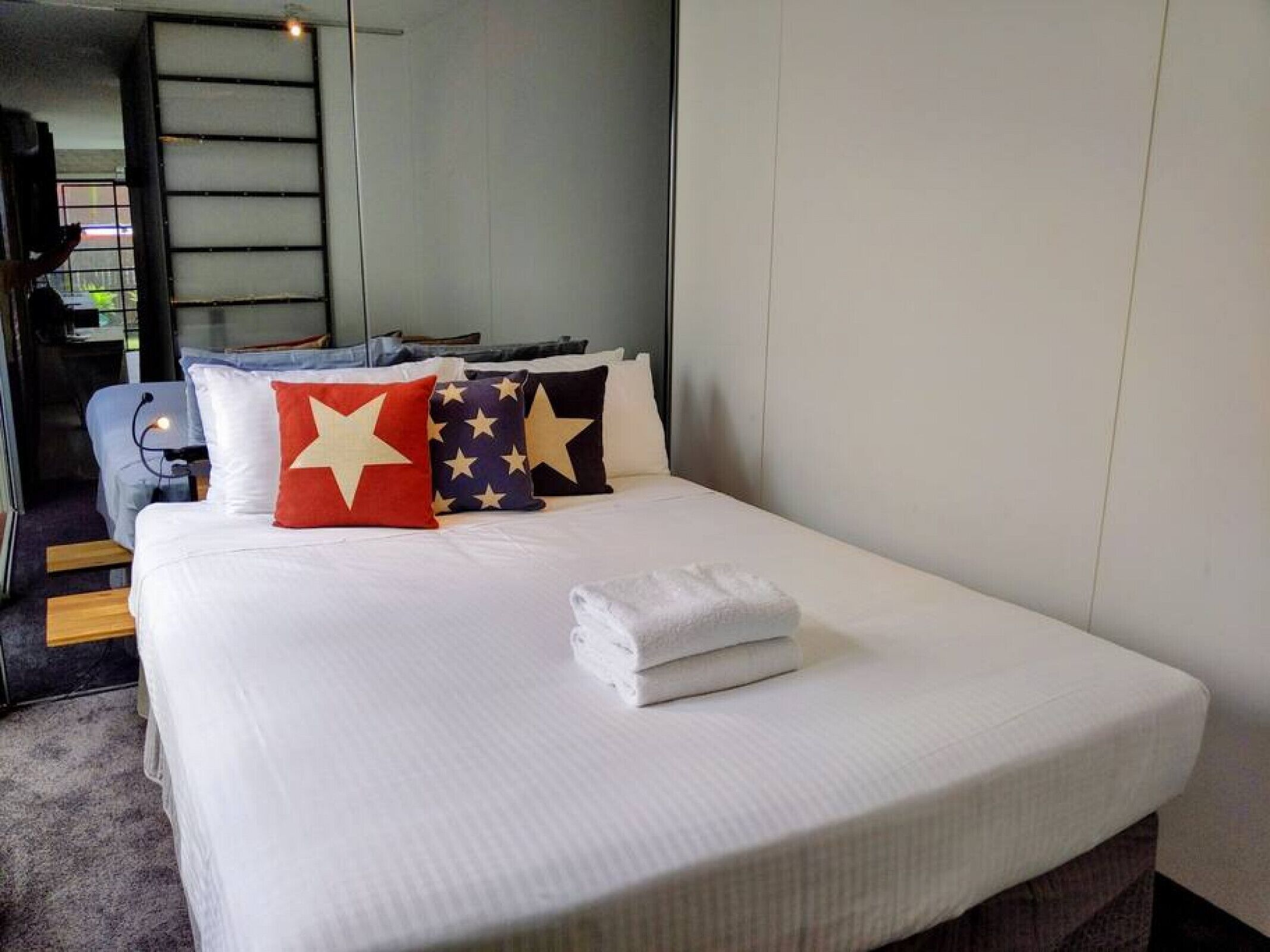 The Castle at House of Windsor by Ready Set Stay-Rooftop deck & Perfect location — image 12