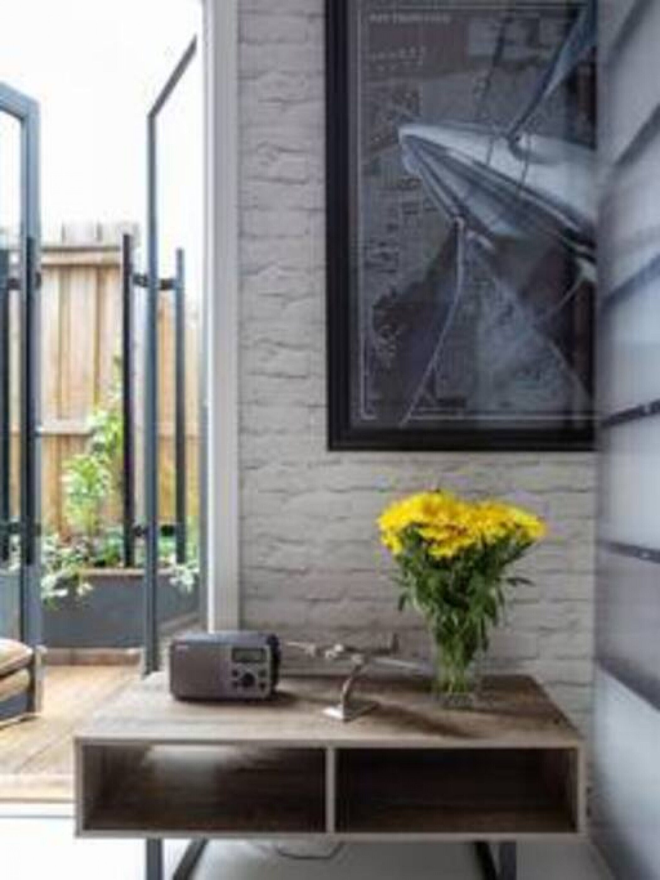 The Castle at House of Windsor by Ready Set Stay-Rooftop deck & Perfect location — image 3