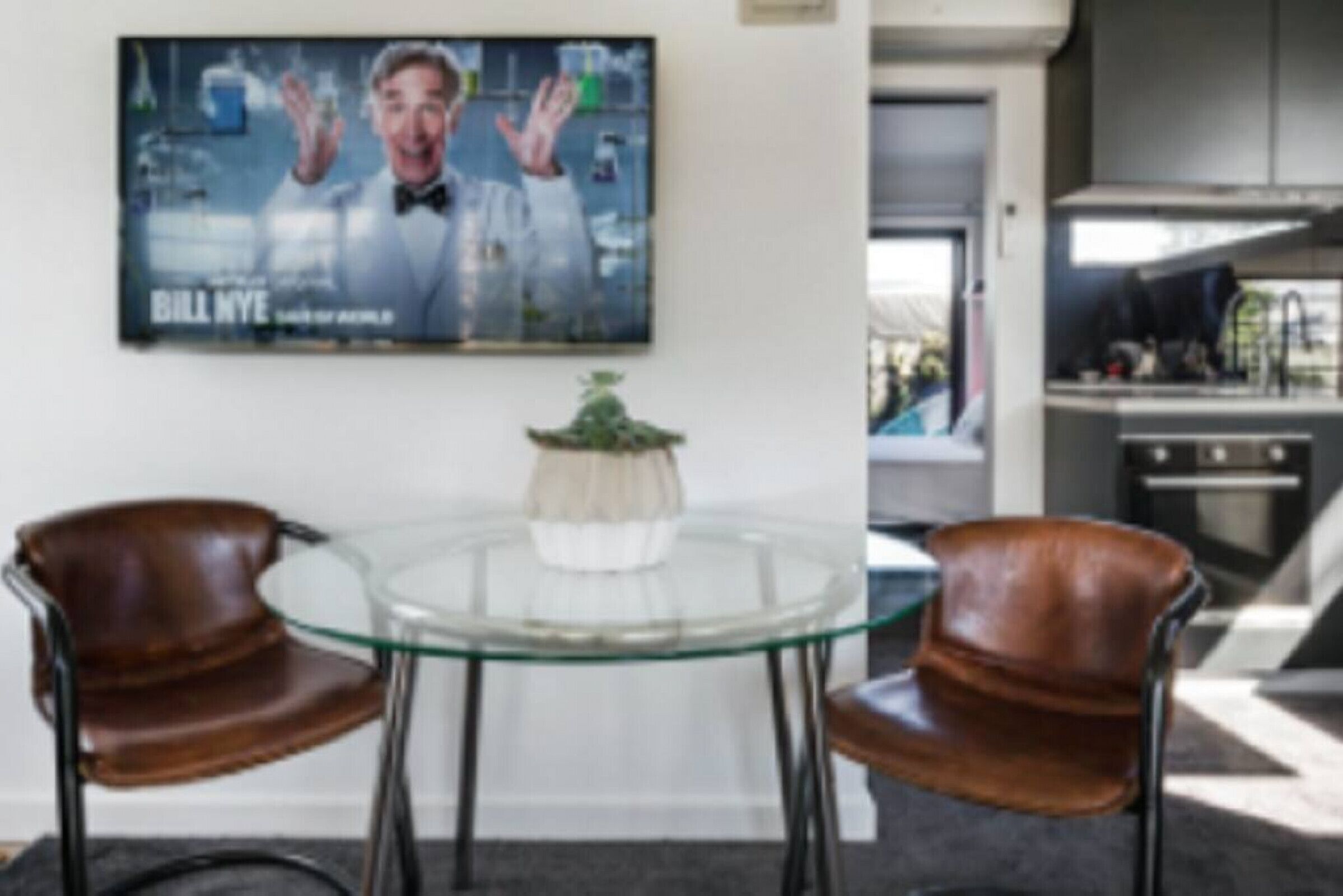 The Castle at House of Windsor by Ready Set Stay-Rooftop deck & Perfect location — image 5