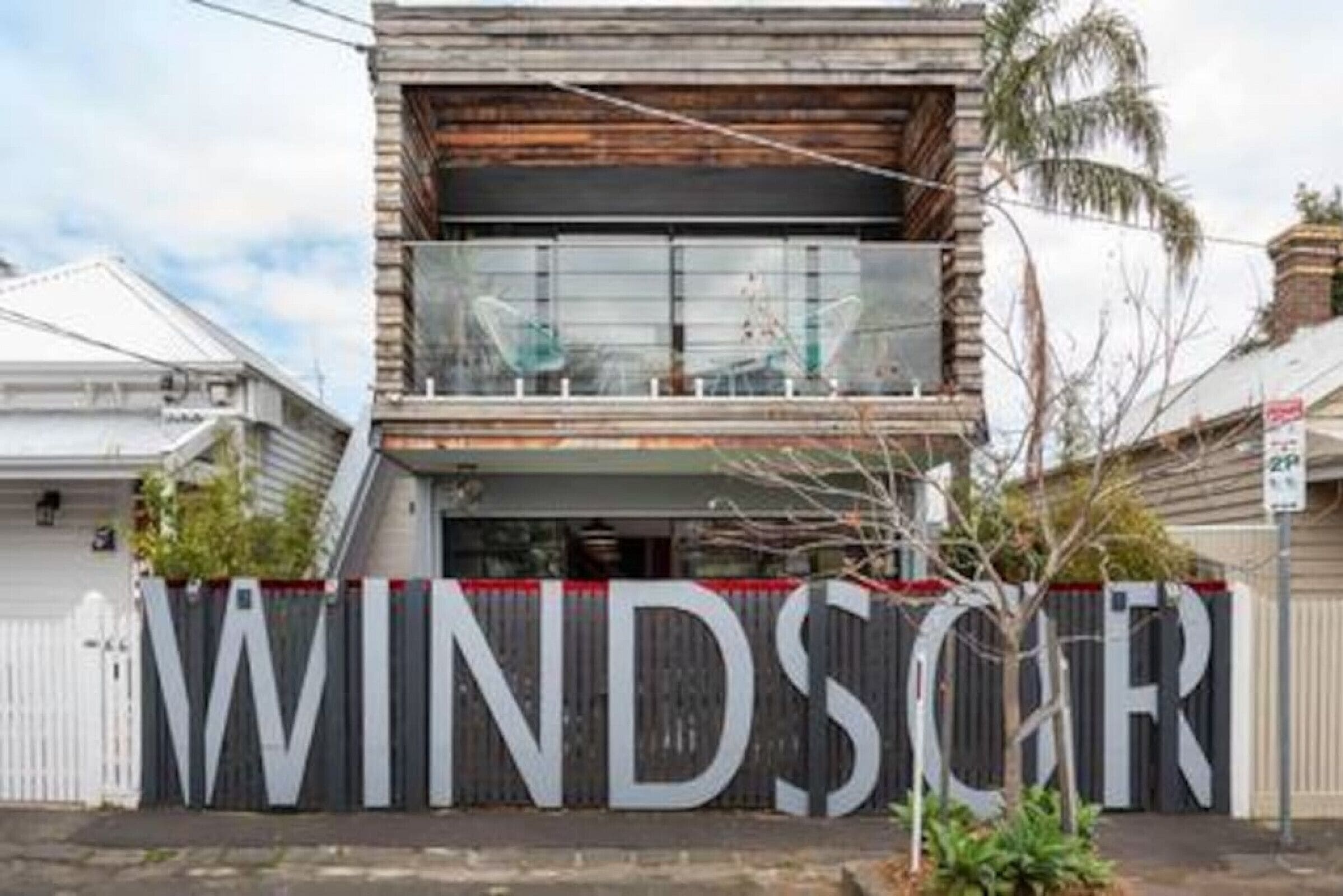 The Castle at House of Windsor - Rooftop deck & Perfect location