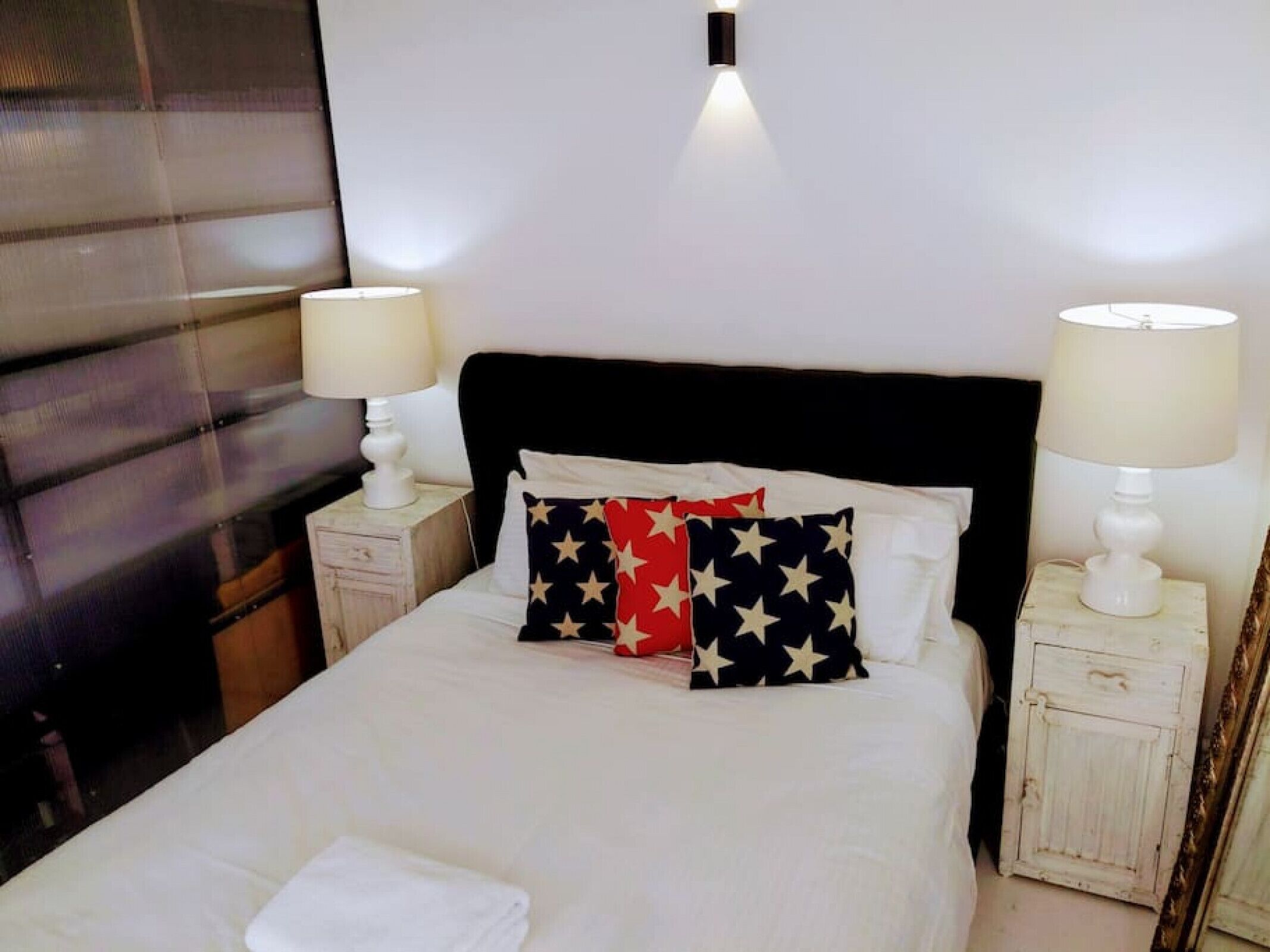 The Castle at House of Windsor by Ready Set Stay-Rooftop deck & Perfect location — image 13