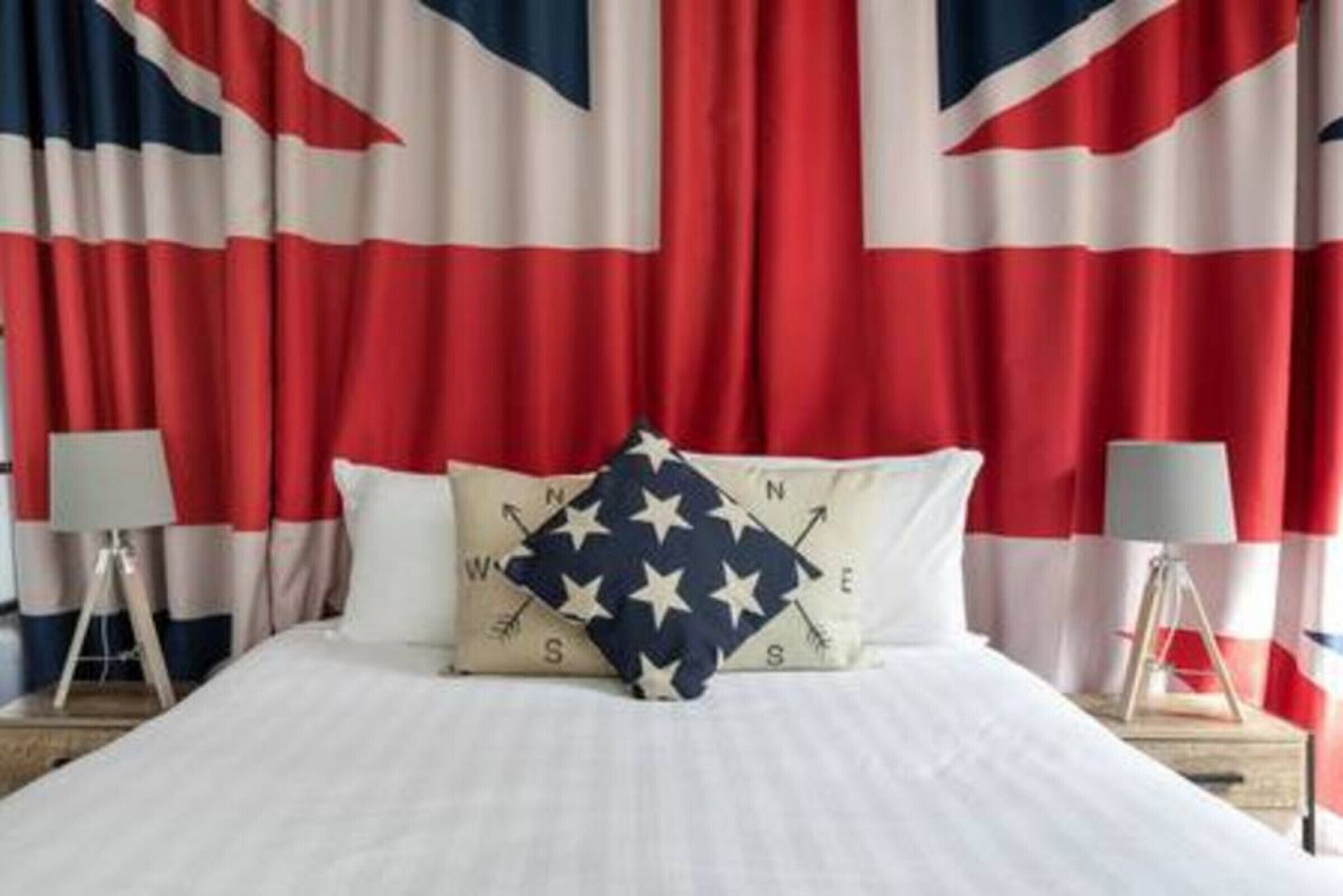 The Castle at House of Windsor by Ready Set Stay-Rooftop deck & Perfect location — image 17