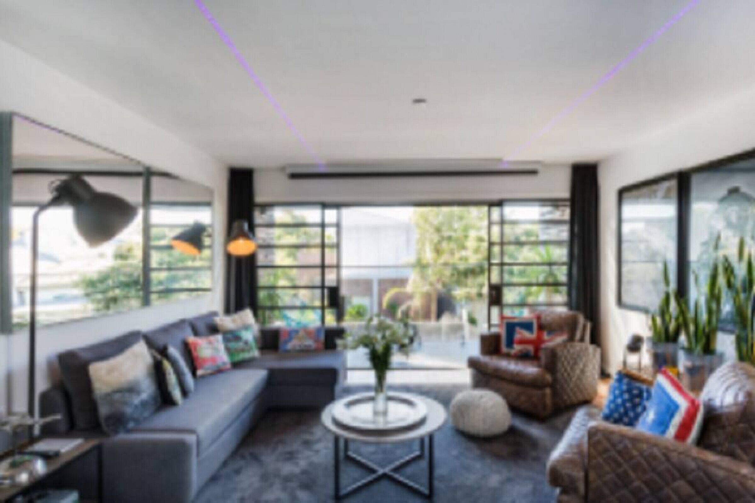 The Castle at House of Windsor by Ready Set Stay-Rooftop deck & Perfect location — image 20