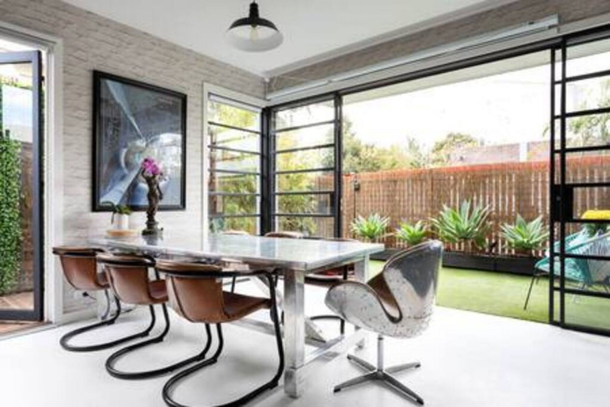 The Castle at House of Windsor by Ready Set Stay-Rooftop deck & Perfect location — image 9
