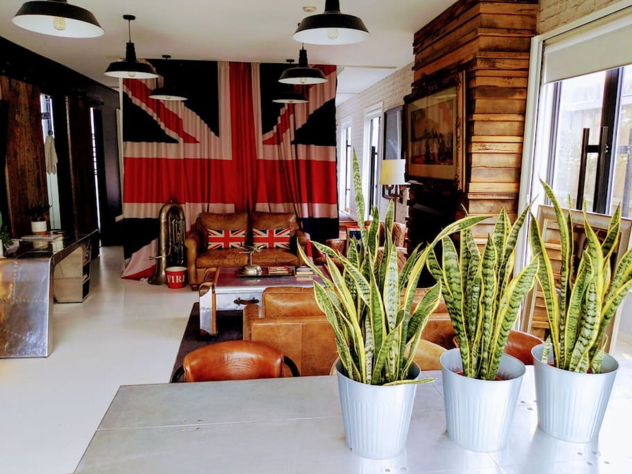 The Castle at House of Windsor by Ready Set Stay-Rooftop deck & Perfect location — image 8