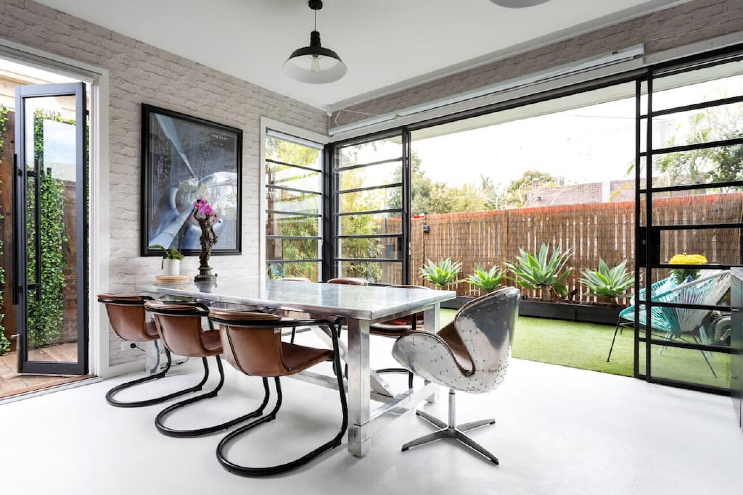 House of Windsor by Ready Set Stay - Kings Domain - Fully Fenced and WIFI — image 2