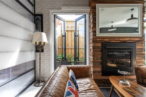 Smart TV, fireplace, Netflix, streaming services