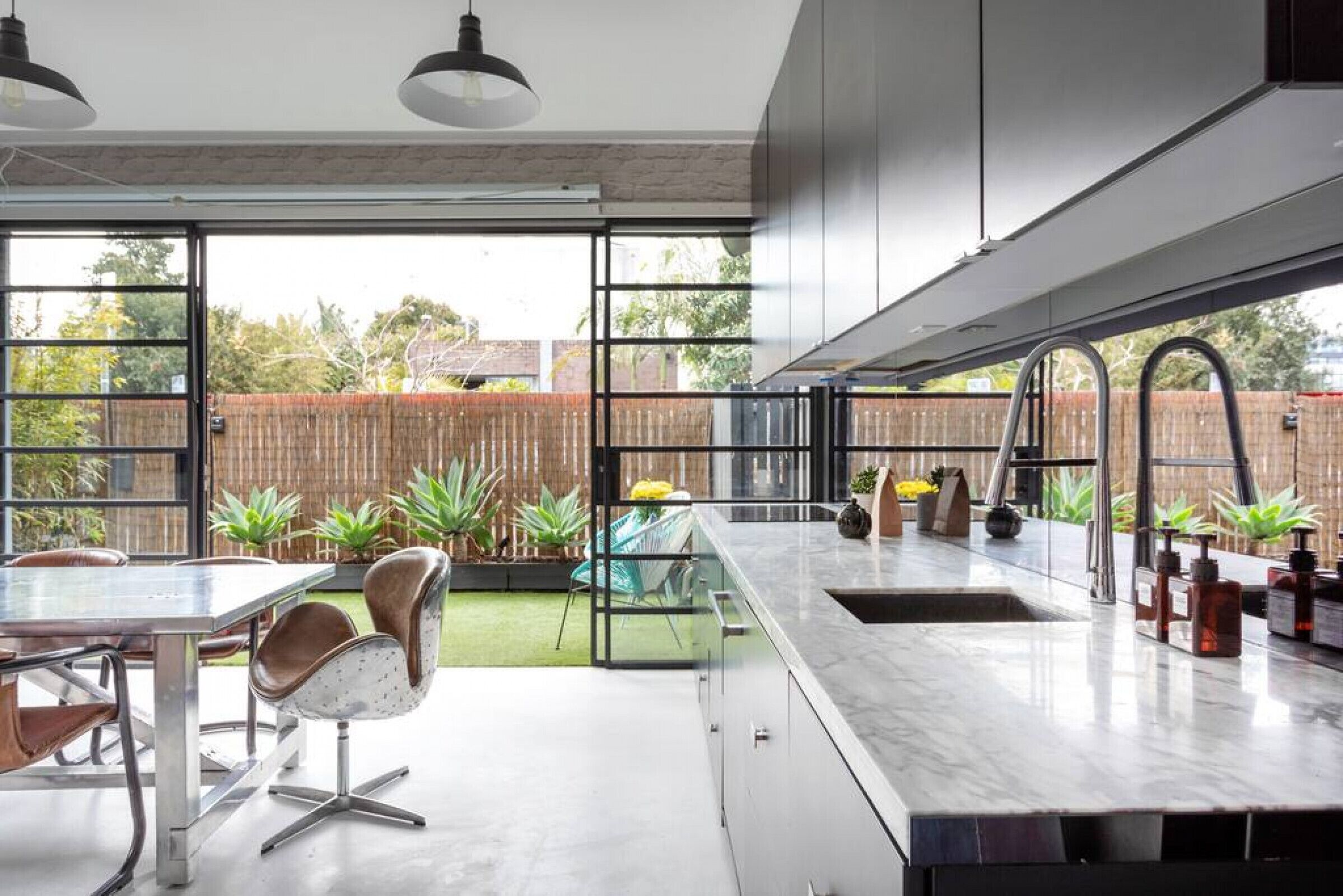 House of Windsor by Ready Set Stay - Kings Domain - Fully Fenced and WIFI — image 5