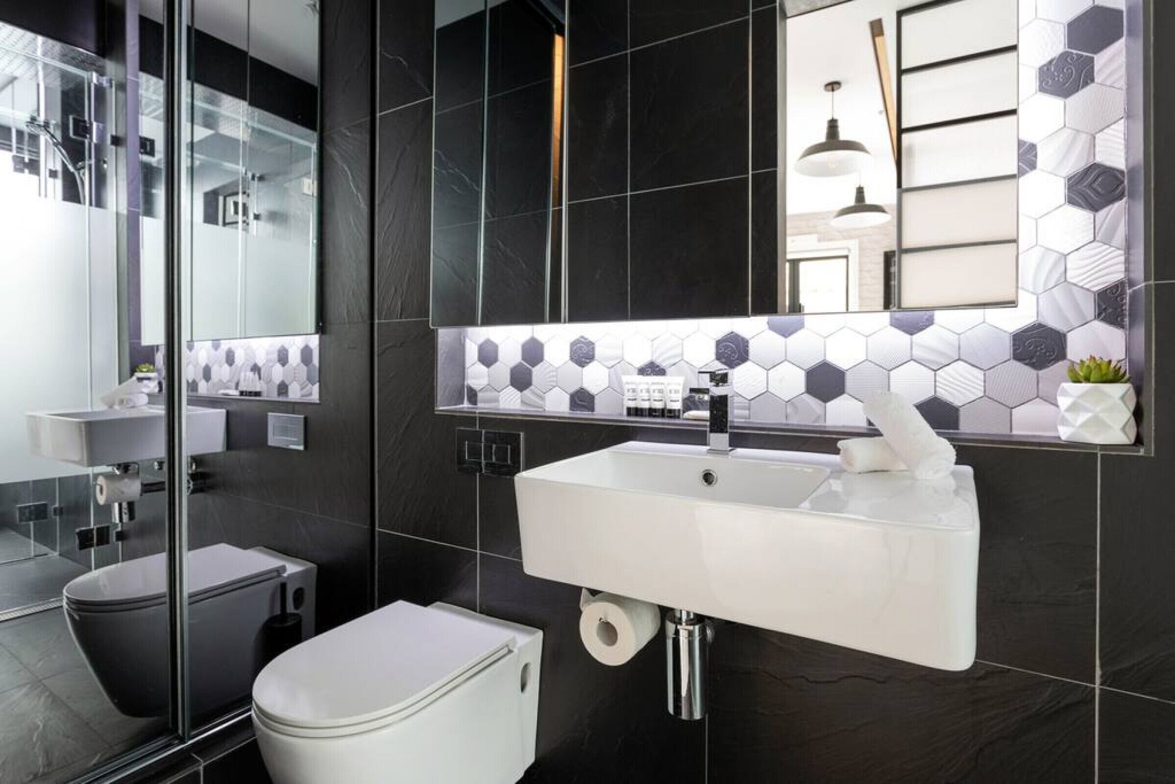 House of Windsor by Ready Set Stay - Kings Domain - Fully Fenced and WIFI — image 19