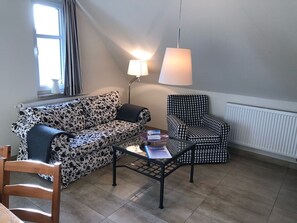 Téléviseur, lecteur de DVD, chaîne audio