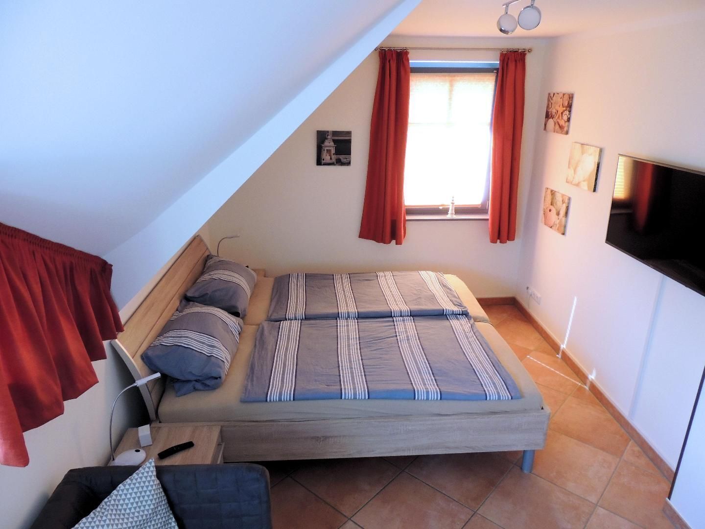 4 bedrooms, iron/ironing board, WiFi