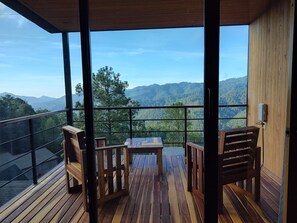 Kabin Basic | Meja kerja, Wi-Fi gratis, dan seprai linen