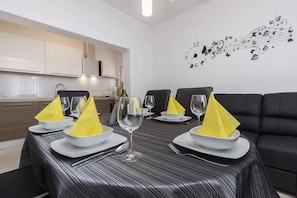 Dining - Holiday home with 3 apartments for 5 to 15 people (Grebaštica)