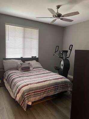 1 habitación, escritorio, wifi gratis y ropa de cama 