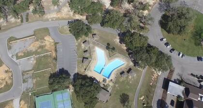 Studio in quite lake setting. Perfect for Golf, visit New Orleans or just relax.