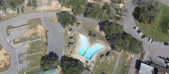 Studio in quite lake setting. Perfect for Golf, visit New Orleans or just relax.