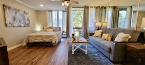 Iron/ironing board, WiFi, bed sheets - Studio in quite lake setting. Perfect for Golf, visit New Orleans or just relax. (Diamondhead)