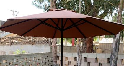 Newly redone studio w/outdoor lawn & eating space