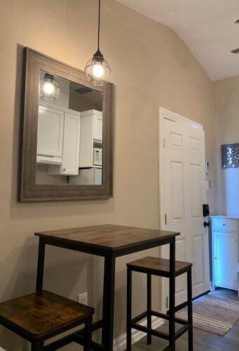 Newly redone studio w/outdoor lawn & eating space