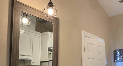 Newly redone studio w/outdoor lawn & eating space