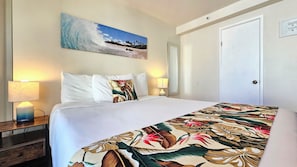 1 bedroom, desk, iron/ironing board, free WiFi - Suite 422 at the Waikiki Grand Hotel® Queen Bed & SofaBed (Honolulu)