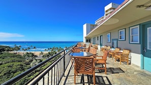 Outdoor dining - Suite 422 at the Waikiki Grand Hotel® Queen Bed & SofaBed (Honolulu)