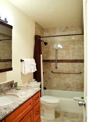 Combined shower/bathtub - Instant Booking 35% off 2 Bedroom True Dates 2/19/22 thru 2/26/22 (Park City)