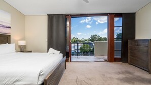 3 bedrooms, WiFi, bed sheets - A Seventh Summer Apartment 5 - 21-25 Fletcher Street (Byron Shire)