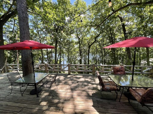 Ski Pine Knob! Ice skating on Walters lake! Indoor fireplace! WiFi! Pool Table!