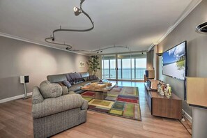 TV, offices - Vanderbilt Shores Beachfront Condo (Naples)