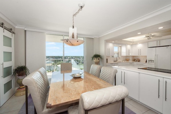 Dining - Vanderbilt Shores Beachfront Condo (Naples)