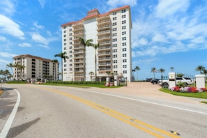 Exterior - Vanderbilt Shores Beachfront Condo (Naples)
