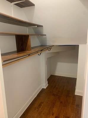 Interior - Beautiful 1st floor apartment. (Chicago)