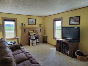 Fernseher, DVD-Player, Bücher, Videothek