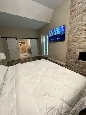 4 室のベッドルーム、デスク、アイロン / アイロン台、WiFi (無料)